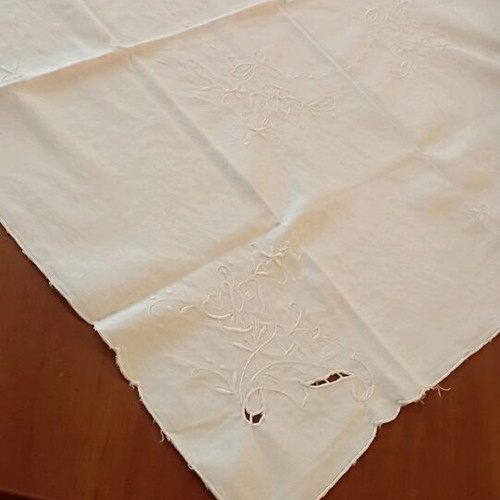 Tablecloth 79x79 white with embroidery like new