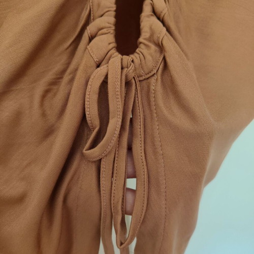 Beige salmon short-sleeve blouse Medium with an opening at the back