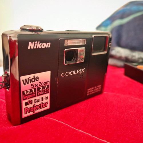 Nikon Coolpix S1000pj digital camera 12MP used with built-in projector