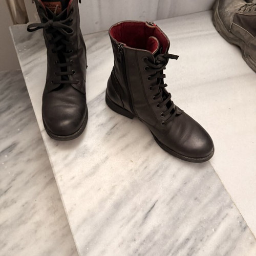 Robinson boots size 38 with zippers and velvet lining like new