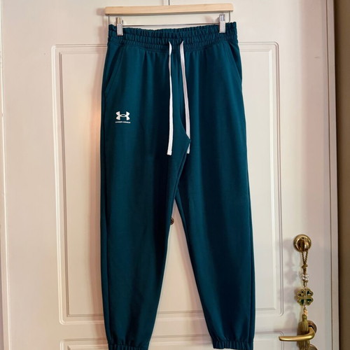 Under Armour green sweatpants with white drawstrings like new