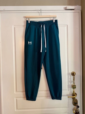 Under Armour green sweatpants with white drawstrings like new