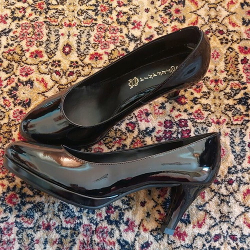 Stefania black leather patent pumps size 38 new