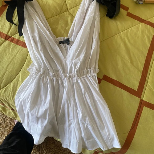 ISO T-shirt like new with yoga, black and white