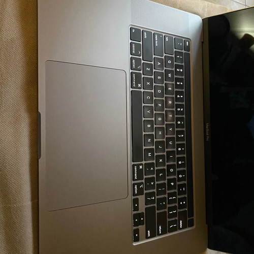 MacBook Pro 2019-20 i9 16GB 500GB NVMe SSD 4GB GPU like new