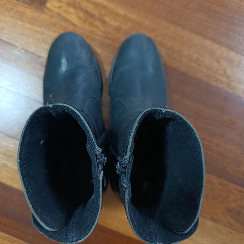 Lasocki women's black leather ankle boots used