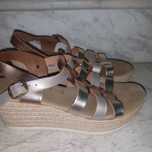 Leather platform sandals like new, gold and silver