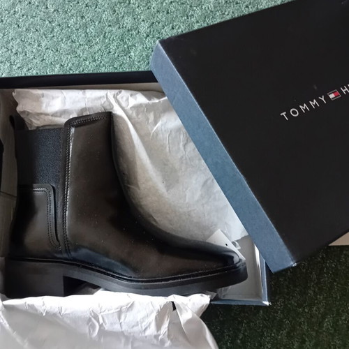Tommy Hilfiger Chelsea Boots new with tags, black, size 40