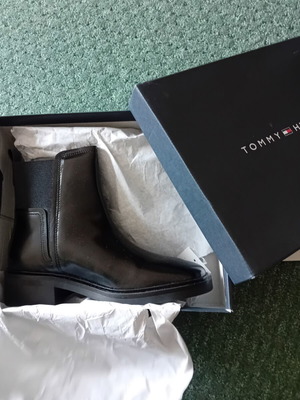 Tommy Hilfiger Chelsea Boots new with tags, black, size 40