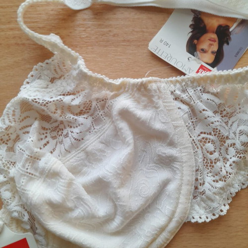 Triumph Amourette bra 80 cup C new in champagne color