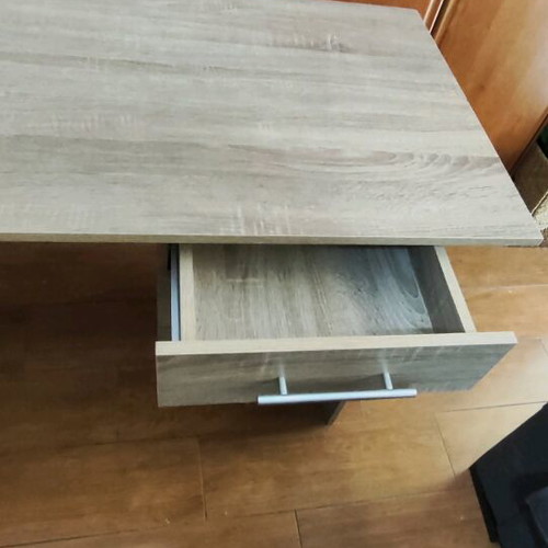 Desk slightly used, dimensions 120x60x76 cm