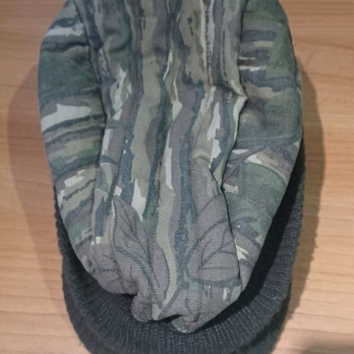 Vintage Realtree camo hat with lining used