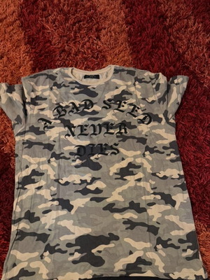 Bershka T-shirt large like new
