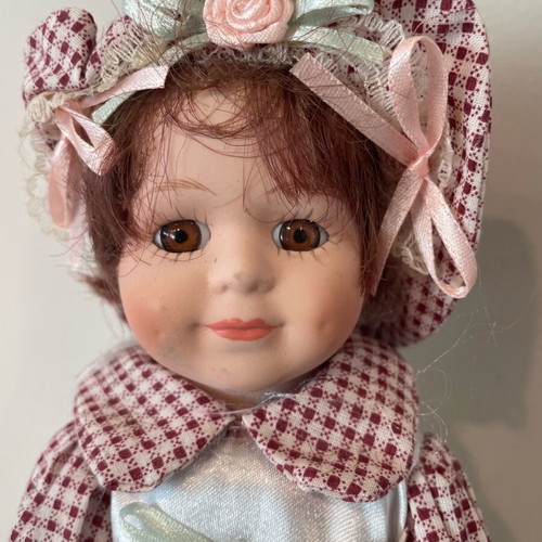 BC porcelain dolls like new, set of 2 pieces