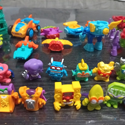 Super Zings set of 52 pieces and vehicles like new