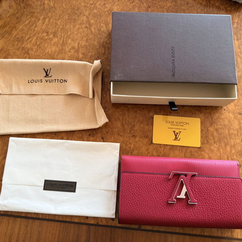 Louis Vuitton Capucines Wallet Taurillon Leather Fuchsia Pink