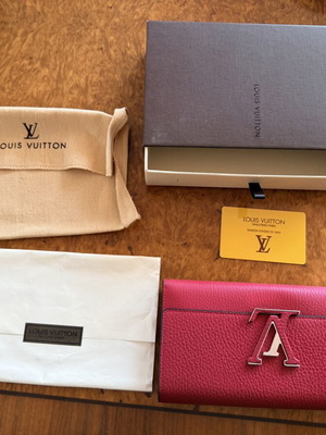 Louis Vuitton Capucines Wallet Taurillon Leather Fuchsia Pink