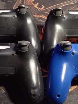 Dualshock 4 v2 controller used, good condition, no drift