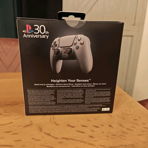Playstation 5 DualSense 30th anniversary