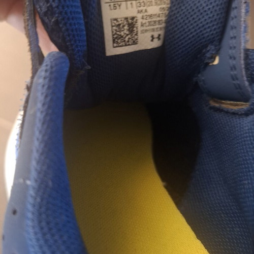 Under Armour athletic shoes size 33 new, blue