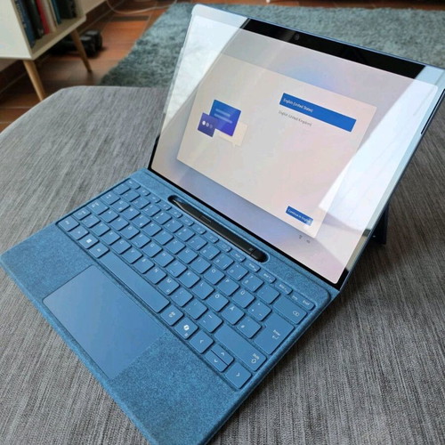 Microsoft Surface Pro 11 13" 120Hz OLED touchscreen, like new, 16GB RAM, 2TB SSD