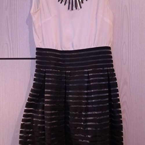 Elegant black and white dress with built-in necklace like new, size S