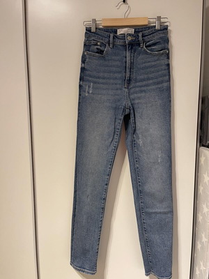Mom jeans Stradivarius No36 like new, blue