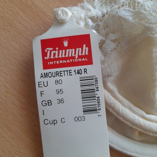 Triumph Amourette bra 80 cup C new in champagne color
