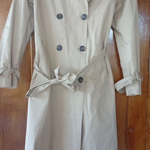 Trench coat Pink Woman medium like new with belt and pockets