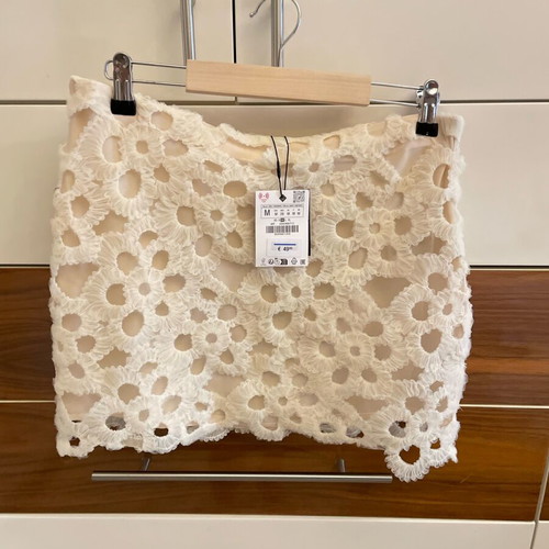 Zara Tulle mini skirt like new, cream color, size M