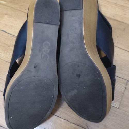 Guess platform sandals size 39 used, black leather upper