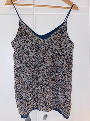Zara top size small used, loose fit