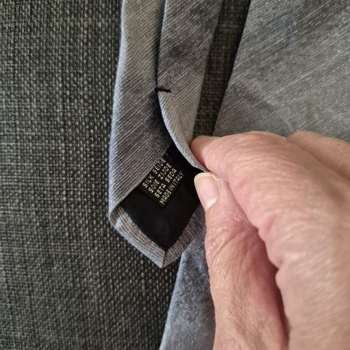 Silk tie Dr like new, gray