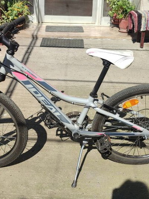 Ideal mountain bike like new, medium size, silver, women's