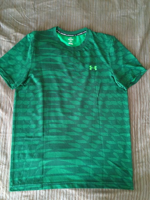 Under Armour Seamless Ripple Short-Sleeve T-Shirt Men size M like new, green