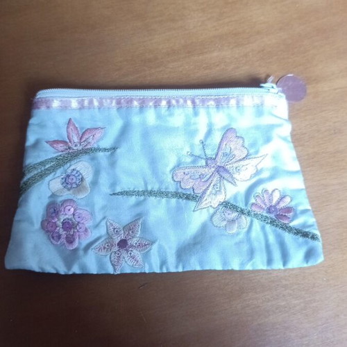 Fabric wallet used with embroidery and zipper in gray and pink