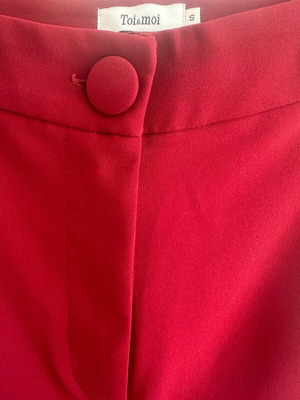 Toi & Moi burgundy pants with decorative buttons, size S