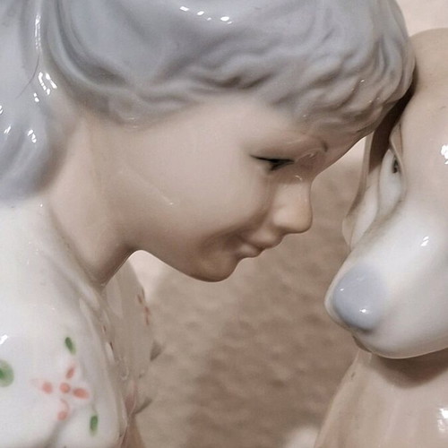 Cascades Friendship porcelain figurine, Spain