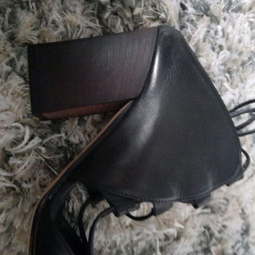 Leather sandals with laces Salvador Ribes like new, size 36, black