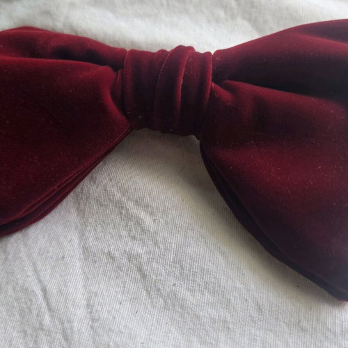 Velvet bow tie burgundy with clip used