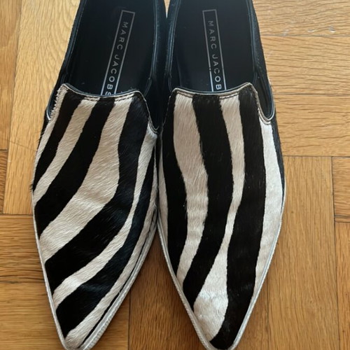 Marc Jacobs pointed pony skin flats like new, size 38, black and white