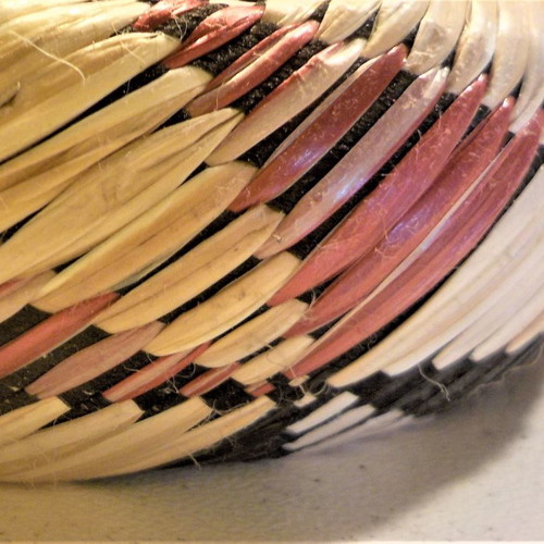 Bracelet and earrings set made of plastic cord in beige, pink, brick red, black