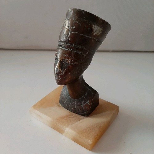 Metal bust of Nefertiti used with marble base