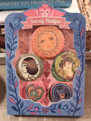 DJECO Lovely Badges collectible badges like new