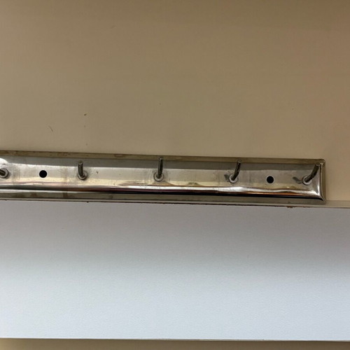 Metal hanger like new