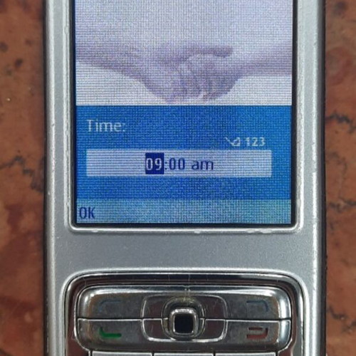 Nokia N73 64MB silver phone like new with charger