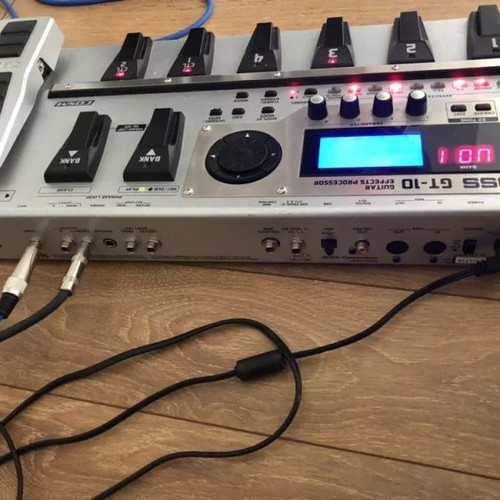 Boss GT-10 guitar processor like new with soft case