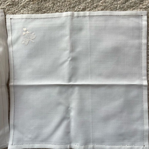 Handmade embroidered napkins set of 7 like new, for formal table