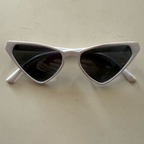 Cat eye sunglasses white like new with UV protection
