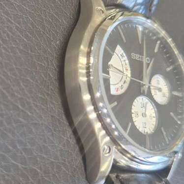 Seiko men's wristwatch new with leather strap and battery